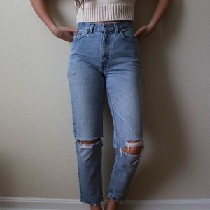Vintage • Levi’s 512 Tapered Mom Jeans
